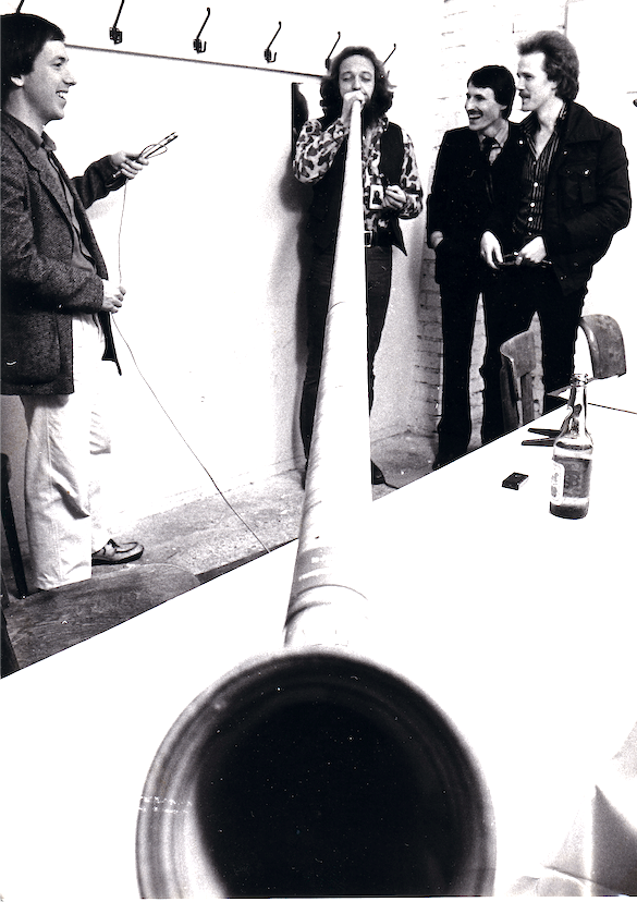 Ian Anderson, cantante dei Jethro Tull, Peter Frei, direttore Marketing Phonogram, e Christoph Hürsch della Televisione della Svizzera Tedesca